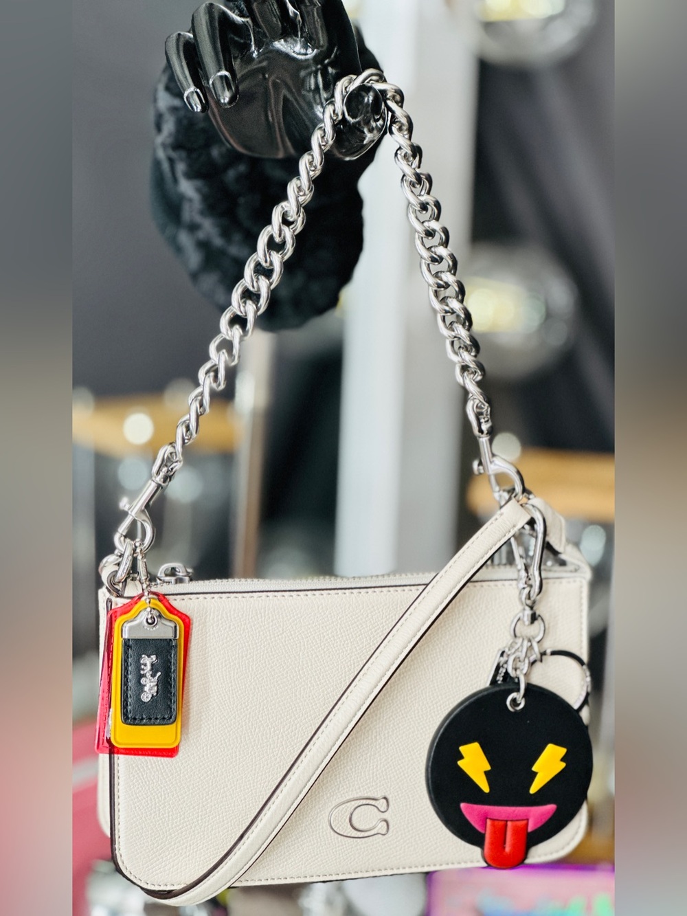 COACH
Pouch Signature Canva Shoulder Bag
Item No. CJ797